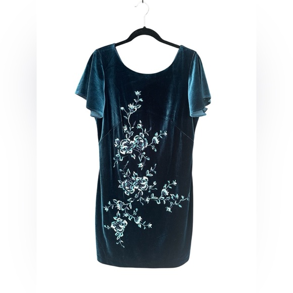 White House Black Market Velvet Embroidered Shift Dress Classic Cocktail Chic - Picture 6 of 8